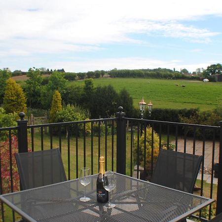 Upside Down House - Sleeps Up To 6 Guests - Great For Family And Friends Gatherings,Corporate Events ,Near Sherwood Forest At Fairview Farm In Nottingham Set In 88 Acres Extérieur photo