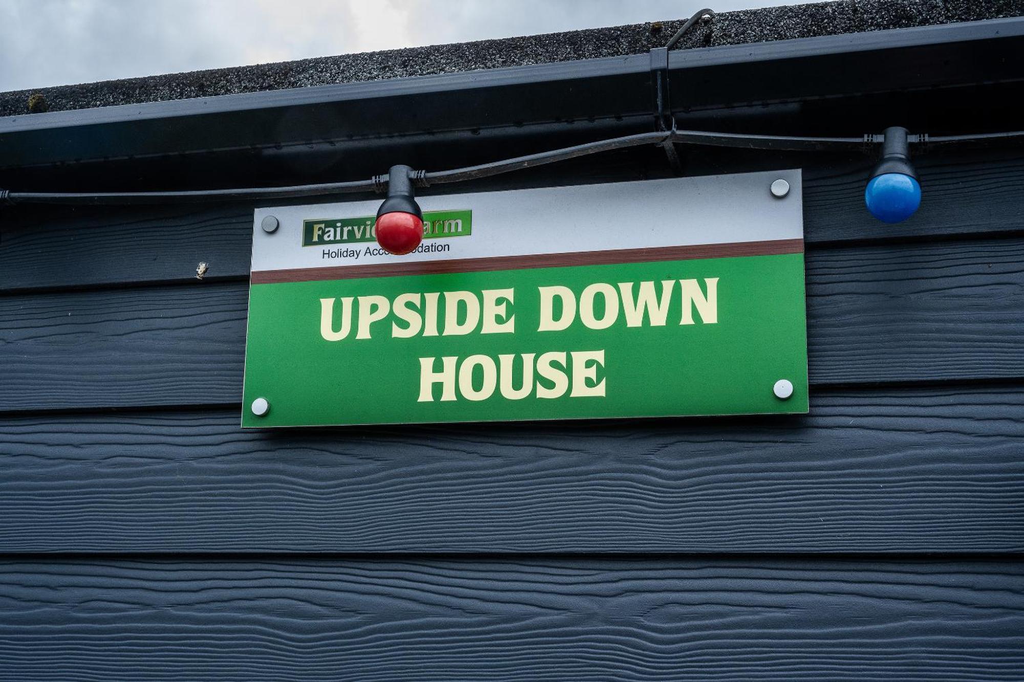 Upside Down House - Sleeps Up To 6 Guests - Great For Family And Friends Gatherings,Corporate Events ,Near Sherwood Forest At Fairview Farm In Nottingham Set In 88 Acres Extérieur photo