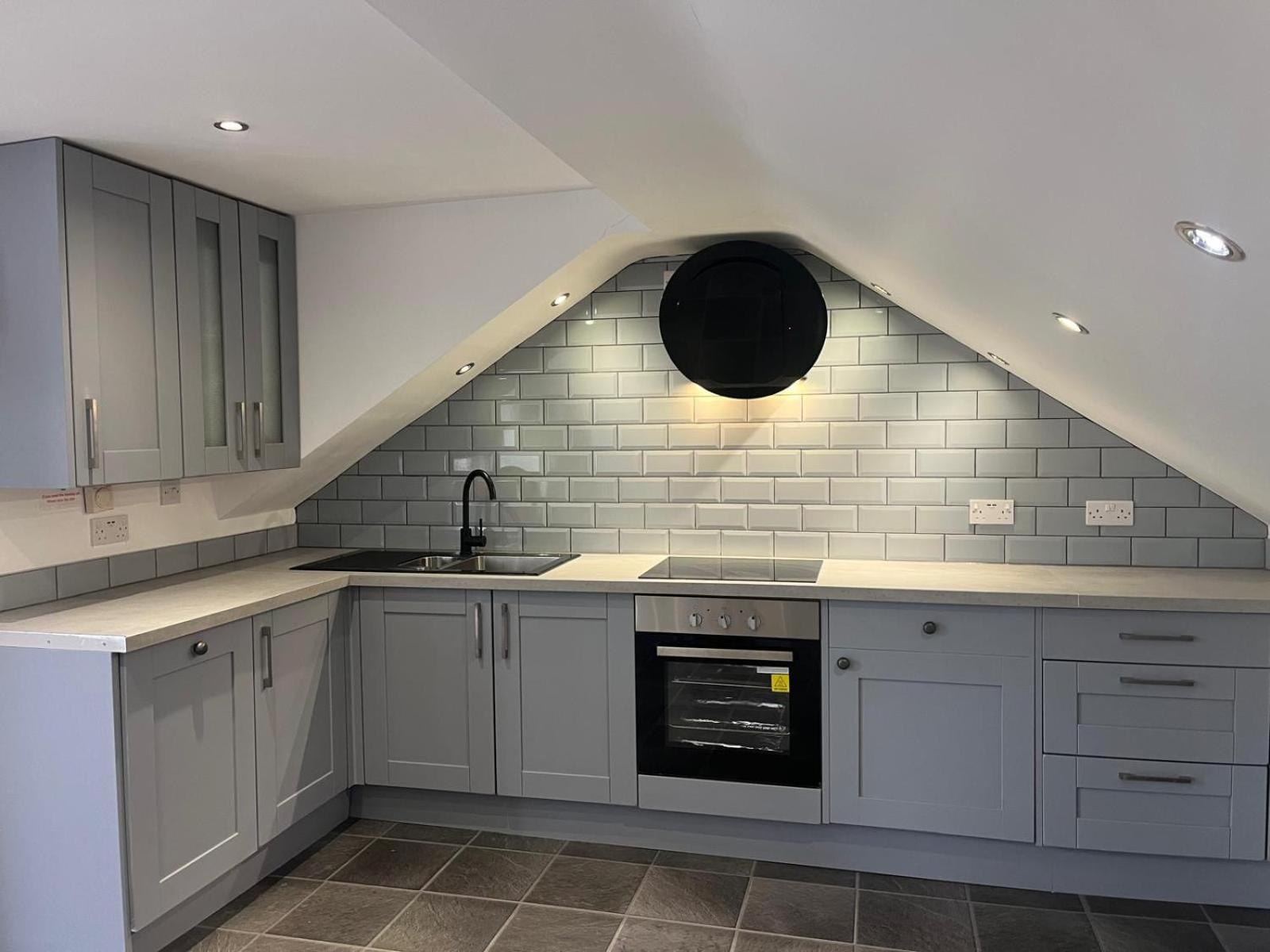 Upside Down House - Sleeps Up To 6 Guests - Great For Family And Friends Gatherings,Corporate Events ,Near Sherwood Forest At Fairview Farm In Nottingham Set In 88 Acres Extérieur photo