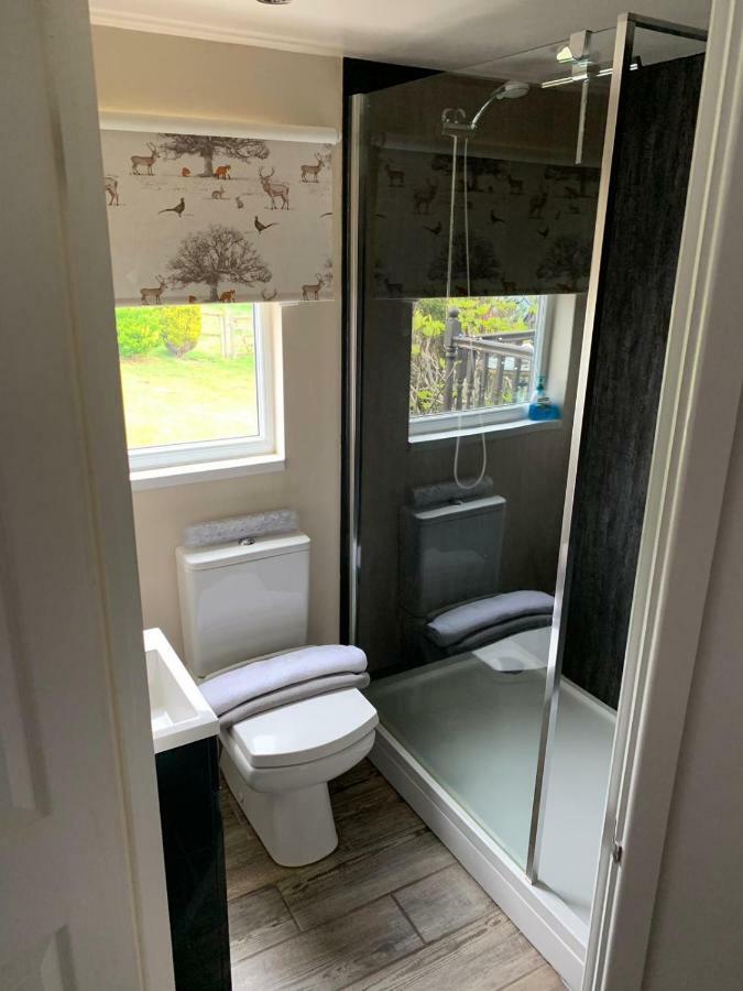 Upside Down House - Sleeps Up To 6 Guests - Great For Family And Friends Gatherings,Corporate Events ,Near Sherwood Forest At Fairview Farm In Nottingham Set In 88 Acres Extérieur photo