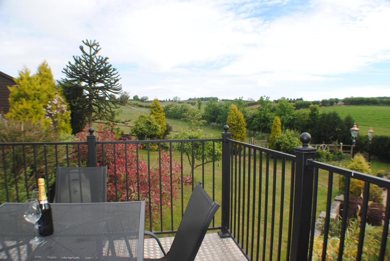 Upside Down House - Sleeps Up To 6 Guests - Great For Family And Friends Gatherings,Corporate Events ,Near Sherwood Forest At Fairview Farm In Nottingham Set In 88 Acres Extérieur photo